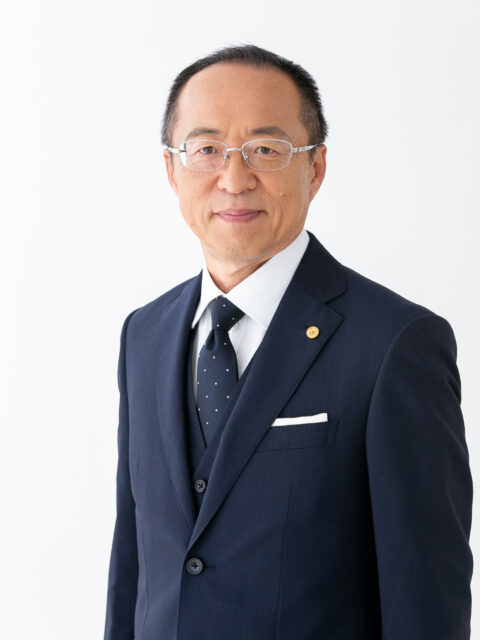 山根輝雄氏